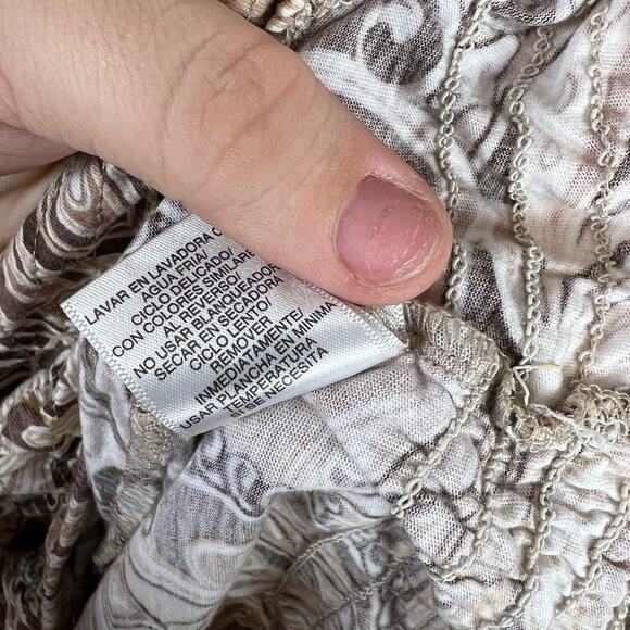 Liz Claiborne Tan white and brown paisley patterned cap sleeve blouse - Picture 6 of 9